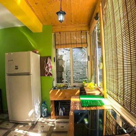 Sombra Hostel *